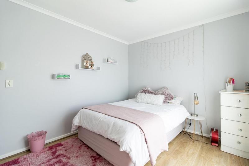 2 Bedroom Property for Sale in Vredekloof East Western Cape